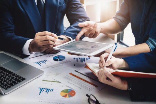 Navigating Report Chaos: Challenges and Solutions for Modern BI